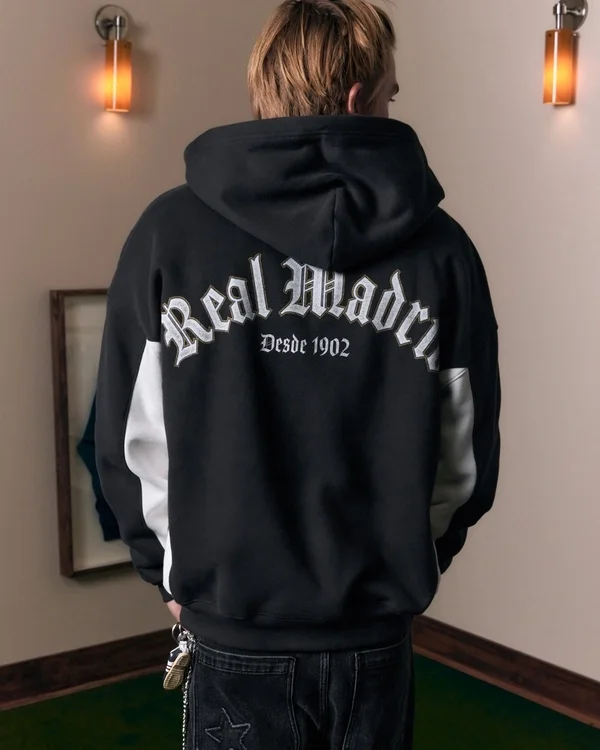 Boxy Real Madrid CF Graphic Zip-Up Hoodie Boxy Real Madrid CF Graphic Zip-Up Hoodie