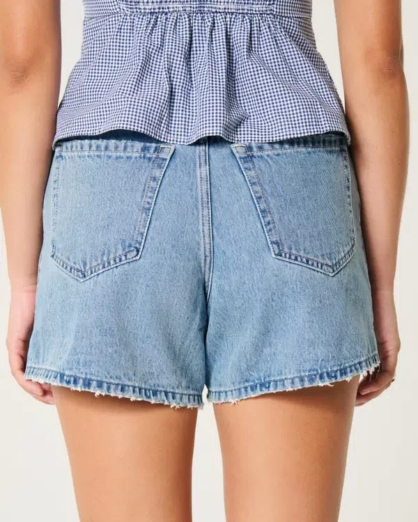 Curvy High-Rise Medium Wash Relaxed Denim Shorts 5″ Curvy High-Rise Medium Wash Relaxed Denim Shorts 5″