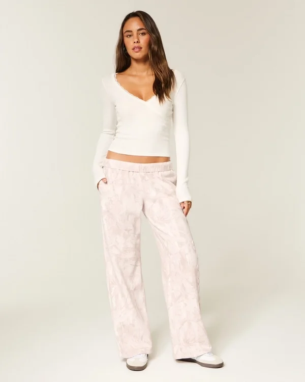 Logo Graphic Pink Camo Wide-Leg Sweatpants Logo Graphic Pink Camo Wide-Leg Sweatpants