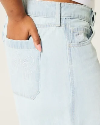 Low-Rise Light Wash Bow Graphic Baggy Jort