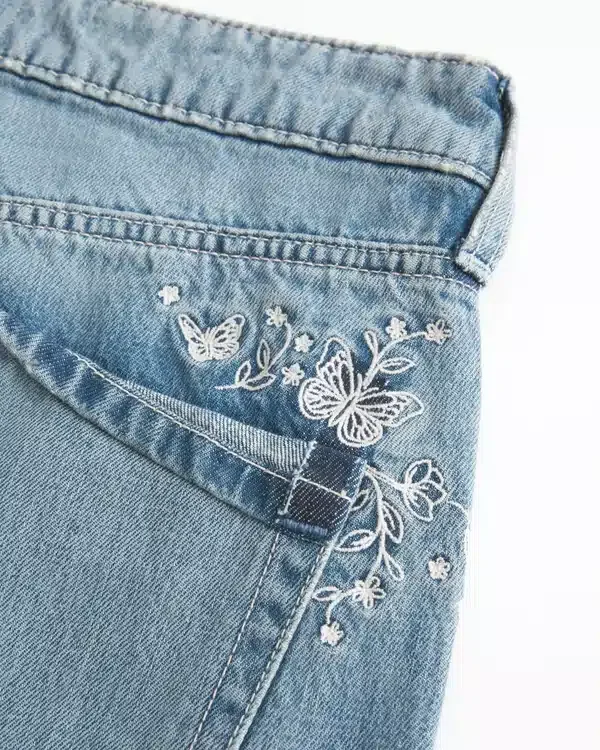 Low-Rise Medium Wash Butterfly Graphic Baggy Jeans Low-Rise Medium Wash Butterfly Graphic Baggy Jeans