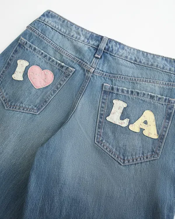 Low-Rise Medium Wash Los Angeles Graphic Baggy Jeans Low-Rise Medium Wash Los Angeles Graphic Baggy Jeans